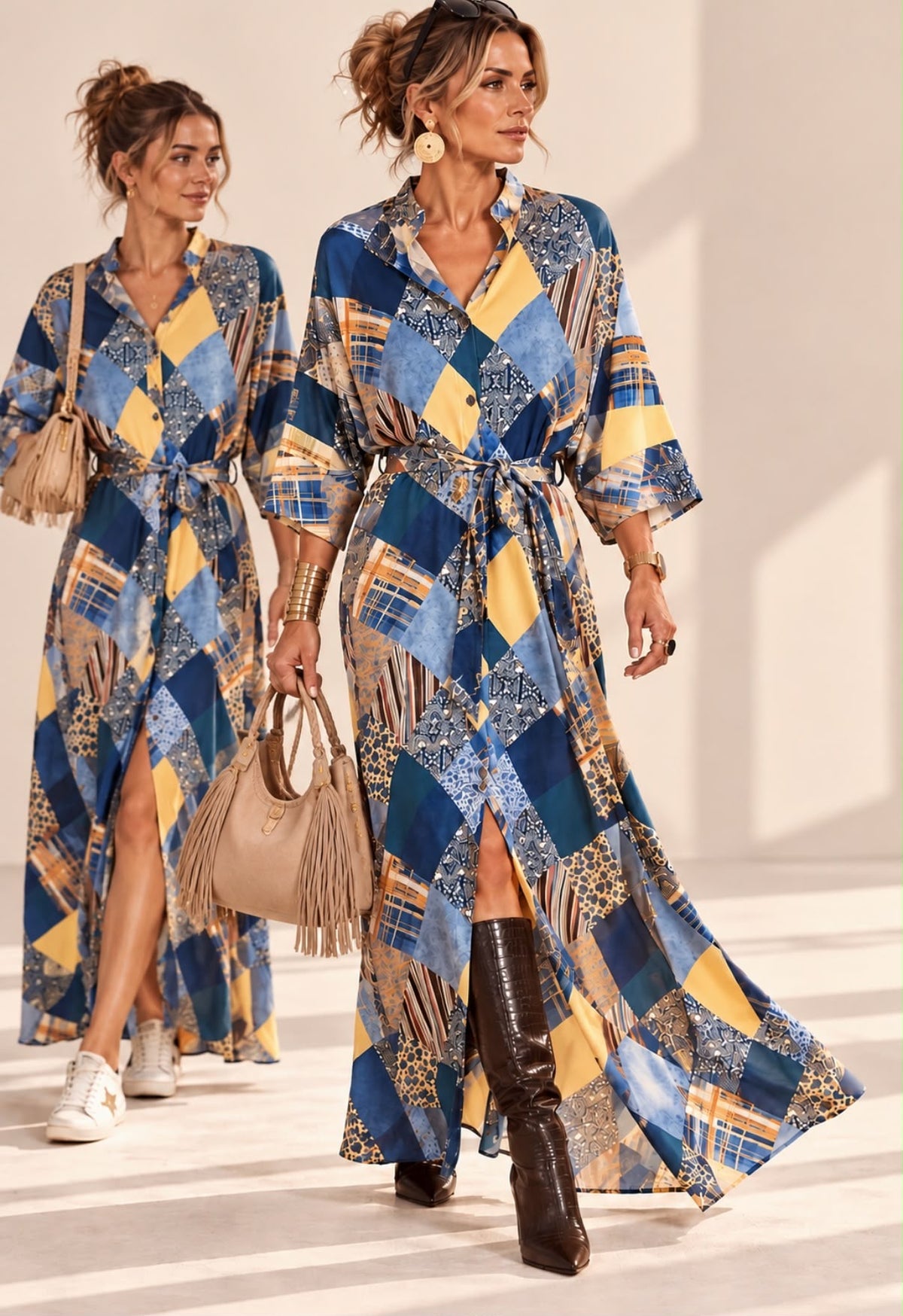 Deux mannequins portant la robe Mosaic Riviera longue à imprimé patchwork bleu et jaune, col chemisier et taille nouée