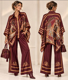 Ensemble Ascot Impérial bordeaux et camel à imprimé équestre, haut ample et pantalon large, face et dos