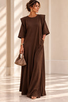 Robe Impériale chocolat longue, épaules structurées, vue de face