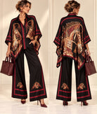 Ensemble Ascot Royal noir et bordeaux à motifs équestres, chemise ample et pantalon large, vues de face et de dos