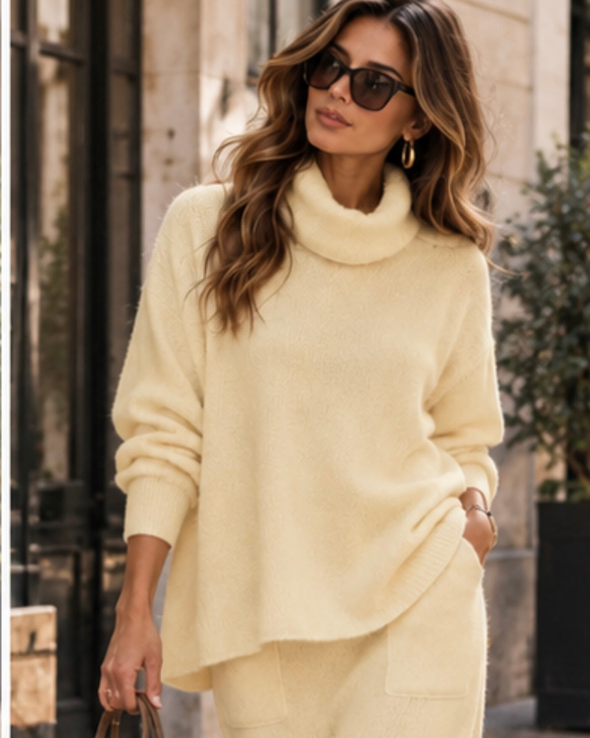 Pull Soft Icon sable clair à col roulé, coupe ample et manches longues