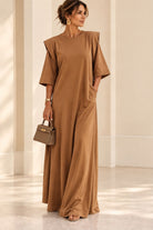 Robe Impériale camel longue à manches larges et épaules structurées